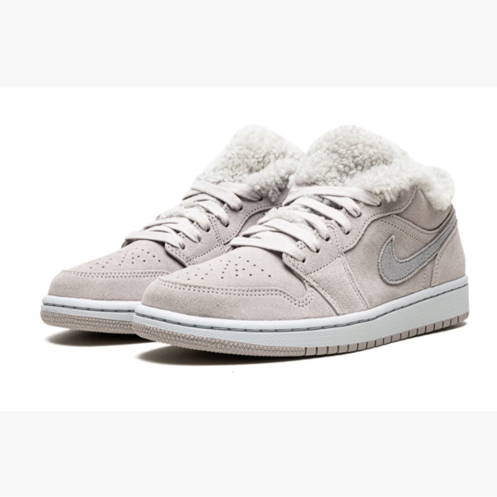 NWT AIR JORDAN 1 LO SE MNS WMNS
"Sherpa Fleece", size 7